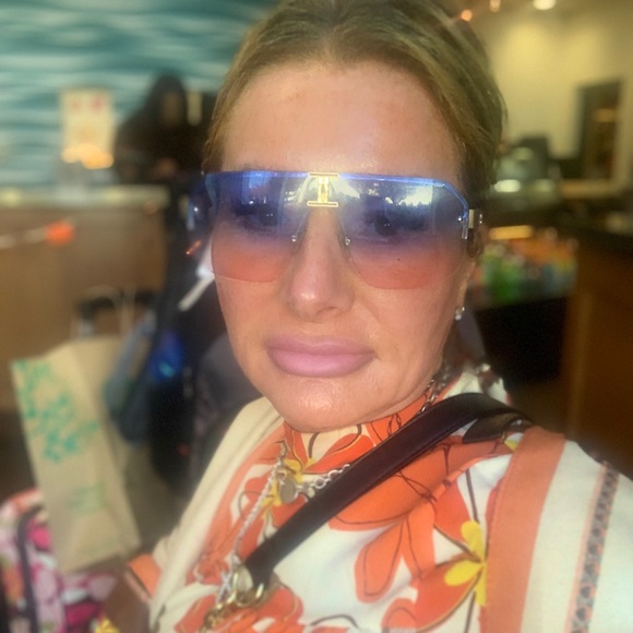 Meet your Posher, Adrienne - Picture 9 of 9